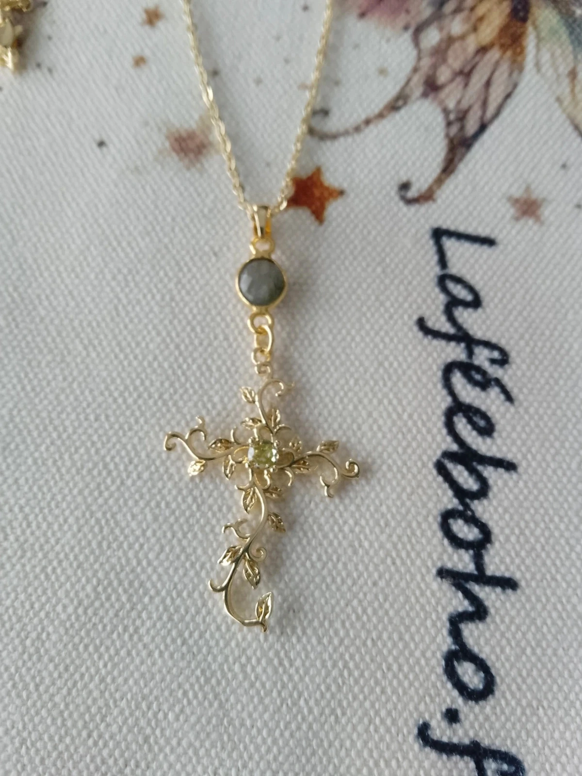 Collier croix avec pierre de labradorite naturelle